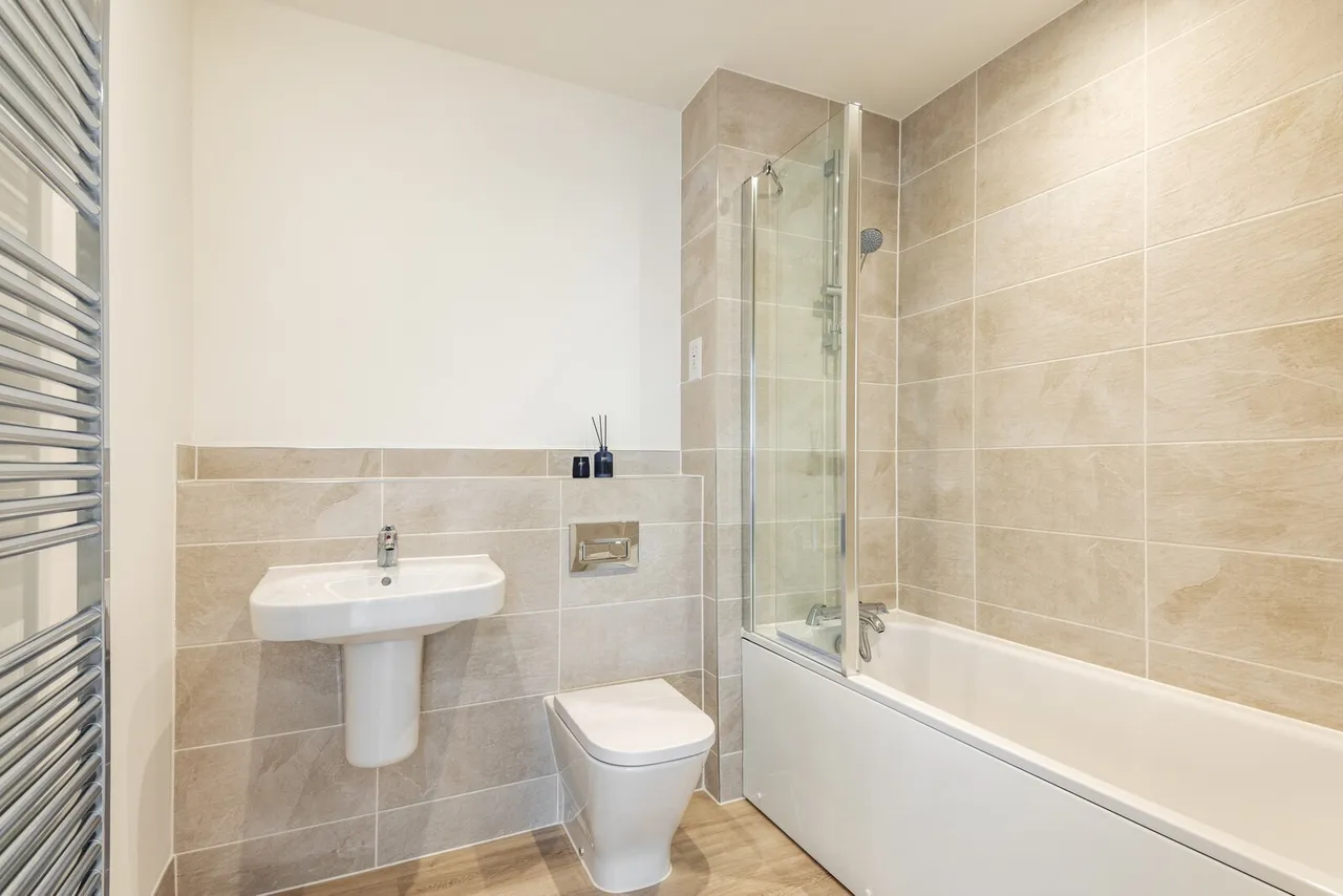 Birchwood, Waxwing Way, Farnham, GU9, photo 6