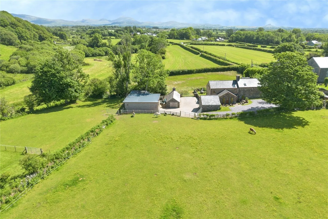 Llangybi, Pwllheli, LL53, photo 32