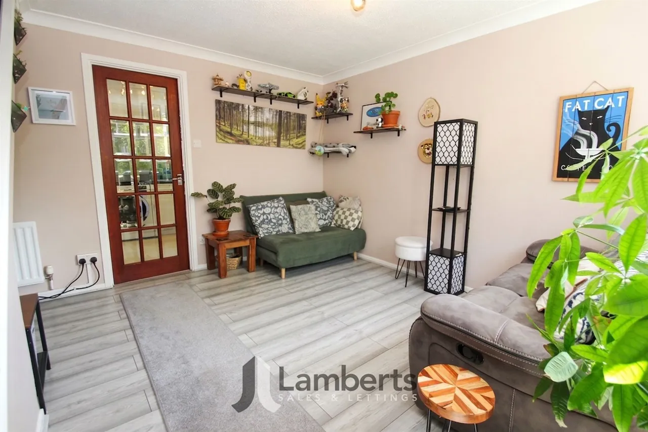 24 Easenhall Lane, Redditch, photo 2