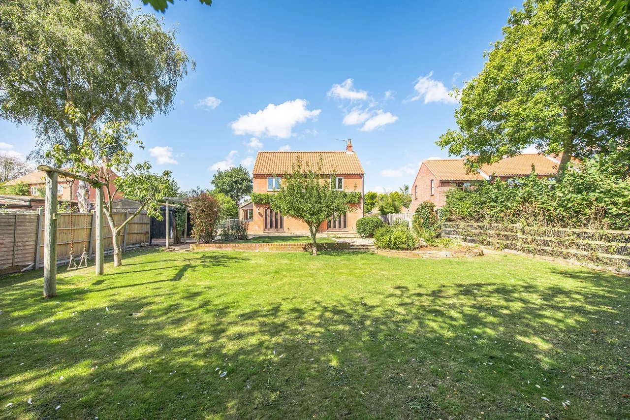 Detached Home with Huge Potential in, photo 9