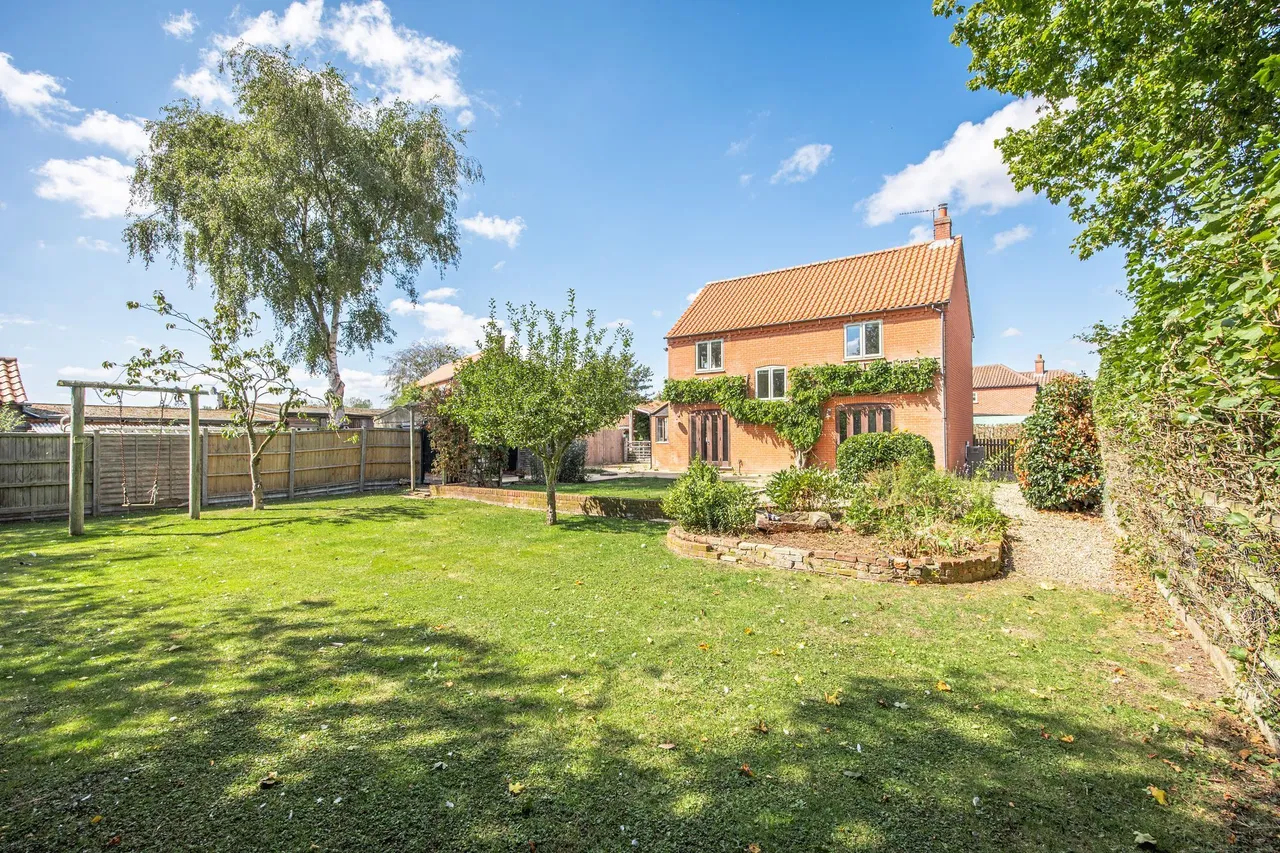 Detached Home with Huge Potential in, photo 11
