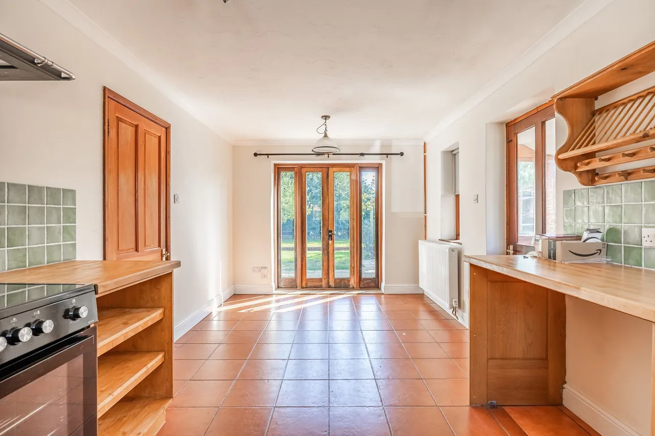 Detached Home with Huge Potential in, photo 2