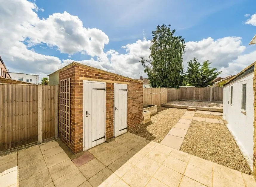 Bear Road, Hanworth, TW13, photo 7