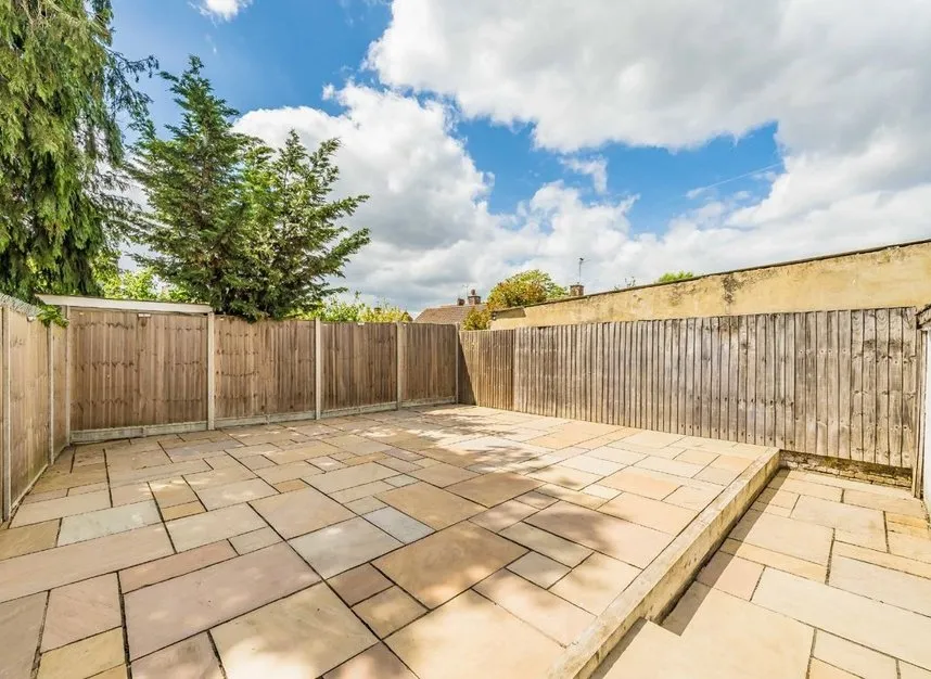 Bear Road, Hanworth, TW13, photo 4