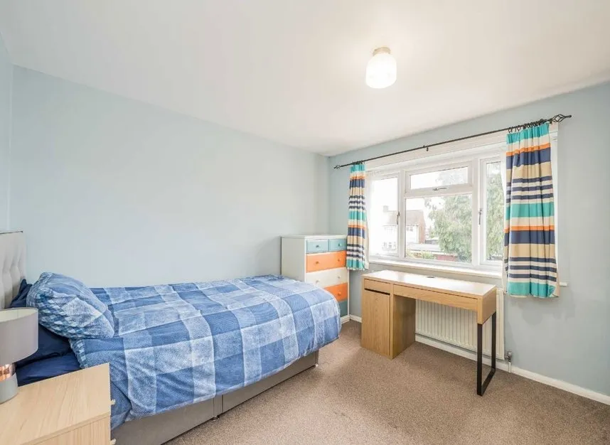 Bear Road, Hanworth, TW13, photo 6