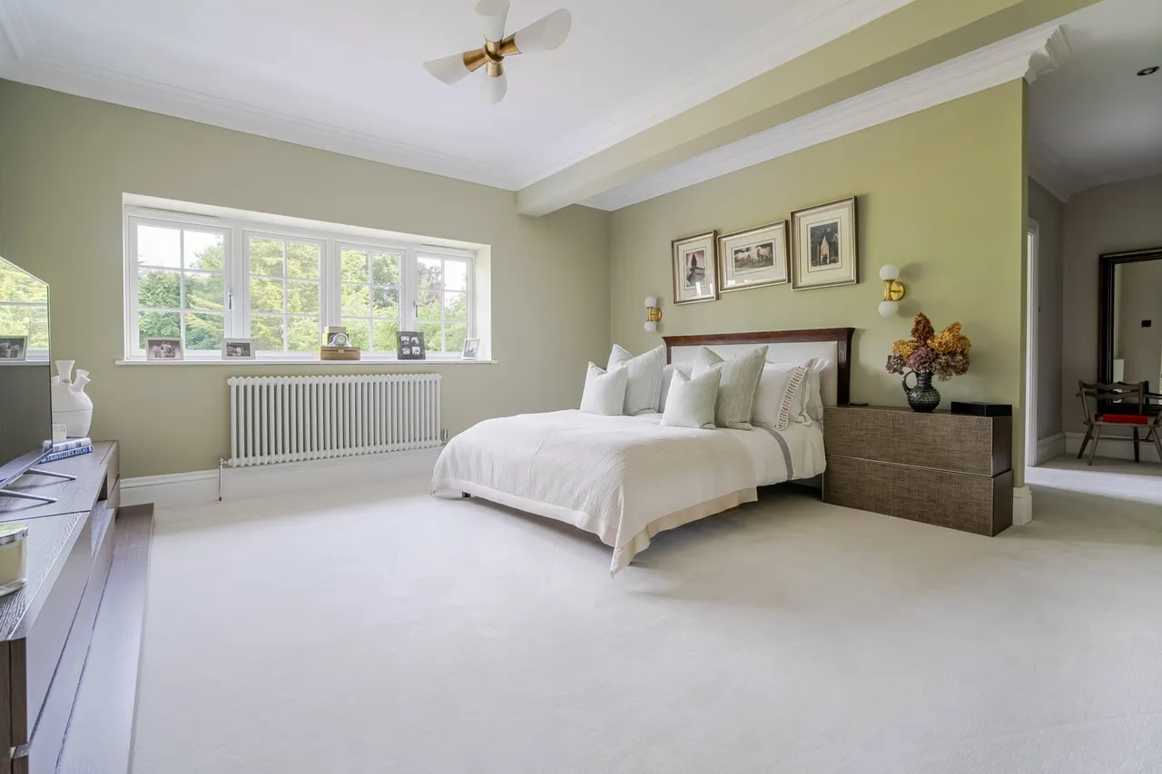 Amersham Road, Chesham Bois, Amersham, Buckinghamshire, HP6 5PE, photo 9