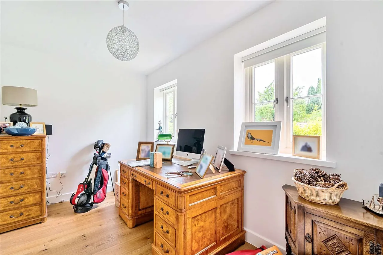 Main Street, Empingham, Oakham, Rutland, LE15 8PR, photo 6