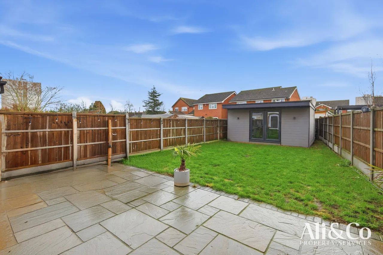 Long Lane, Grays, Essex, RM16 2QH, photo 2