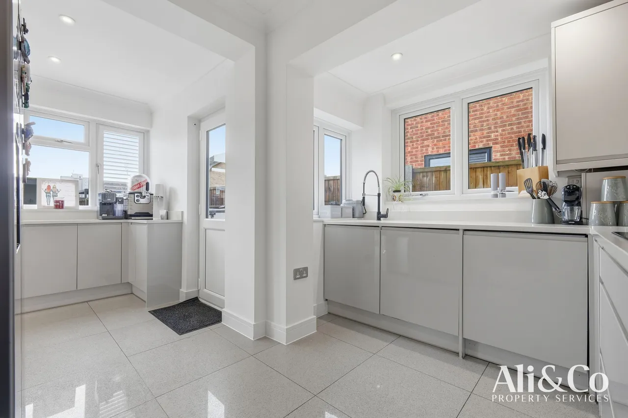 Long Lane, Grays, Essex, RM16 2QH, photo 6