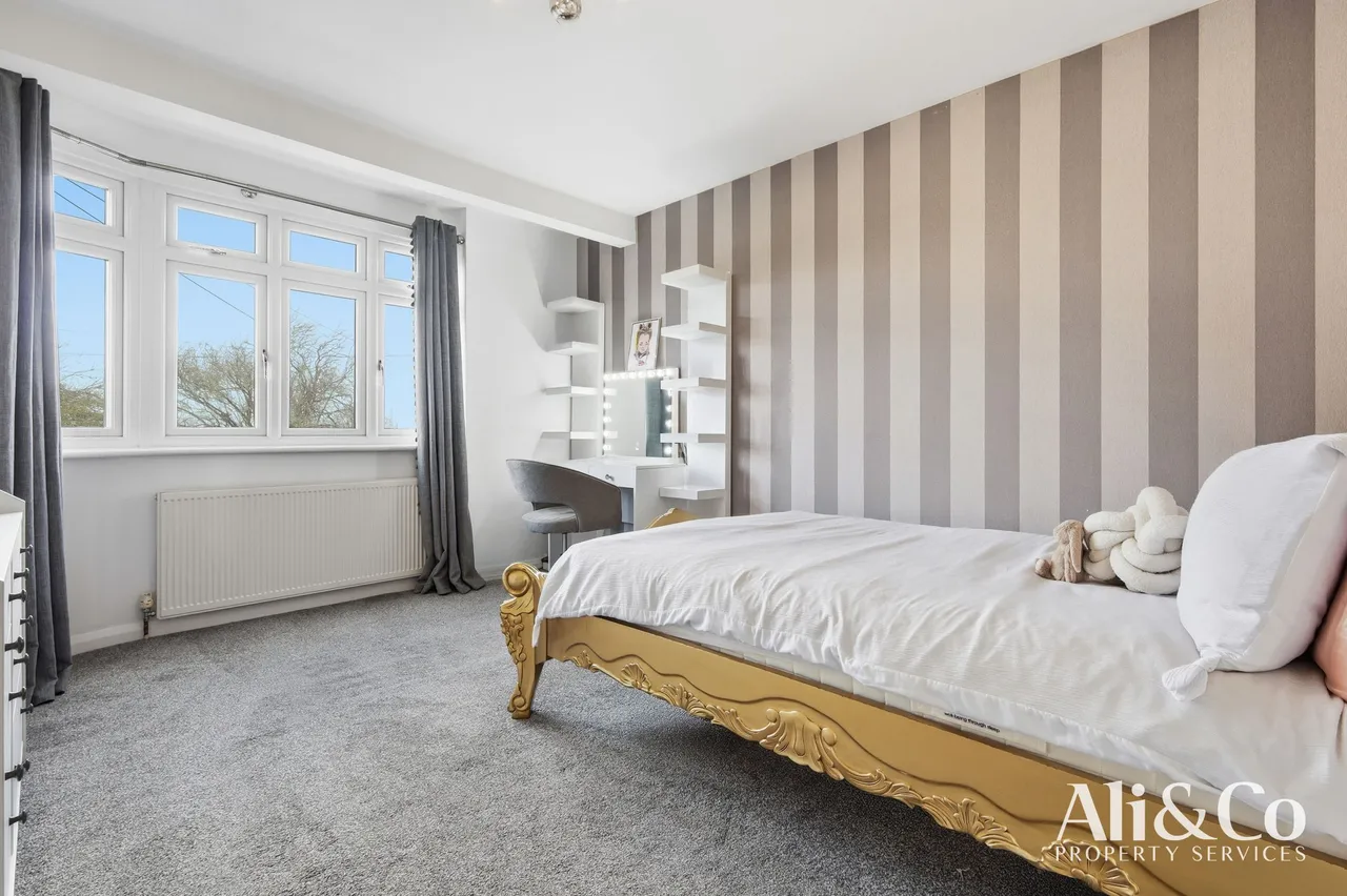 Long Lane, Grays, Essex, RM16 2QH, photo 13