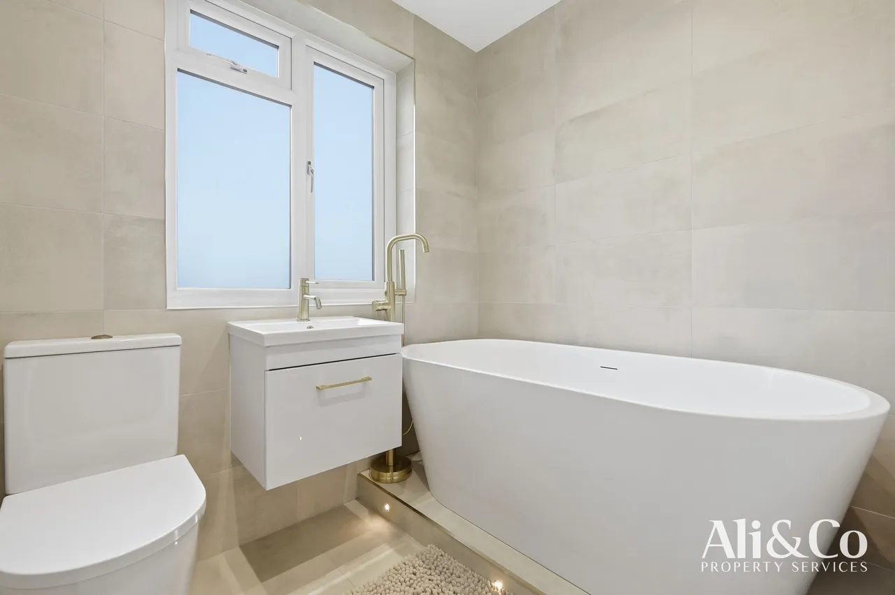 Long Lane, Grays, Essex, RM16 2QH, photo 17