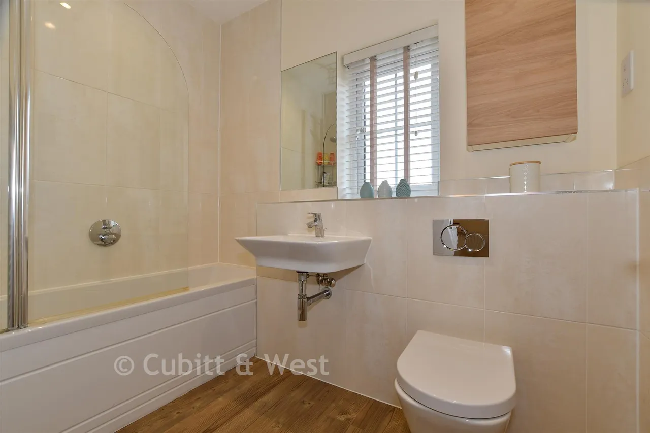 Kilnwood Close, Faygate, RH12, photo 13