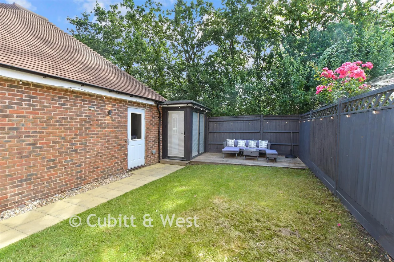 Kilnwood Close, Faygate, RH12, photo 14