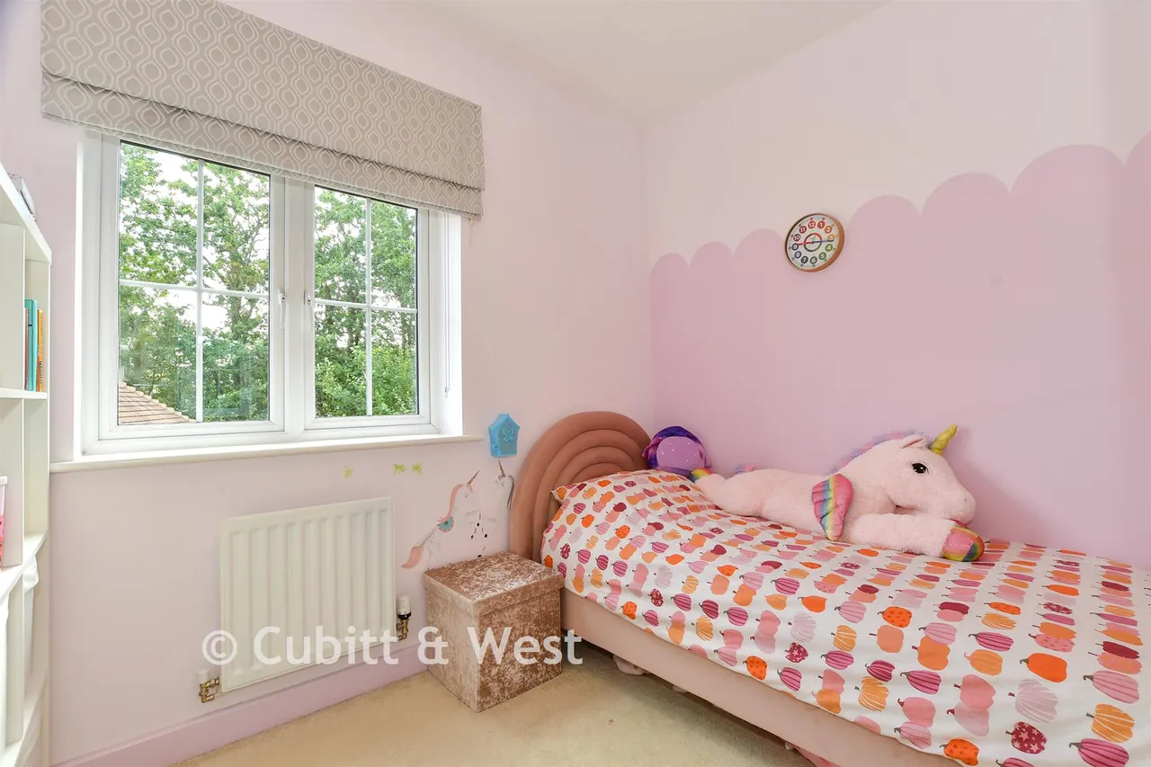 Kilnwood Close, Faygate, RH12, photo 11