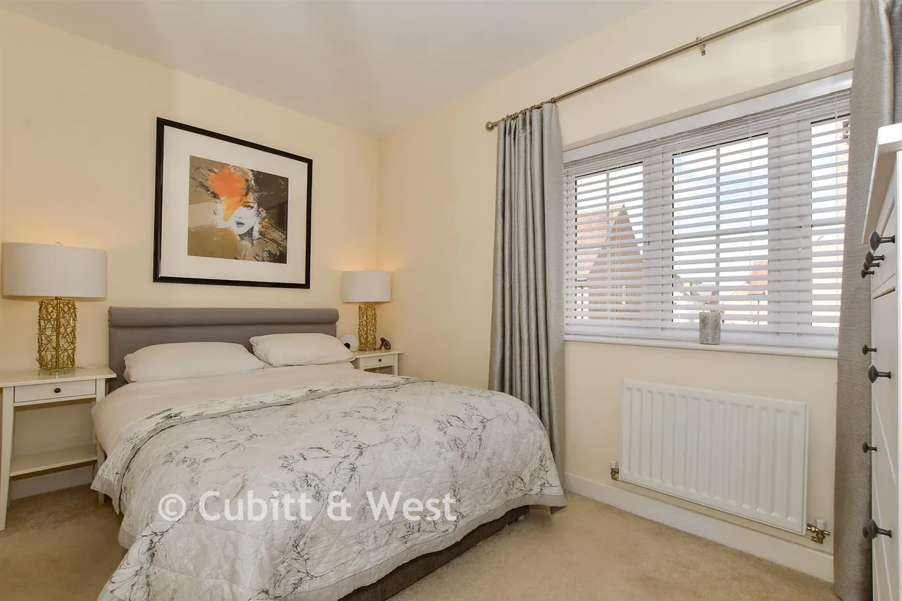 Kilnwood Close, Faygate, RH12, photo 9