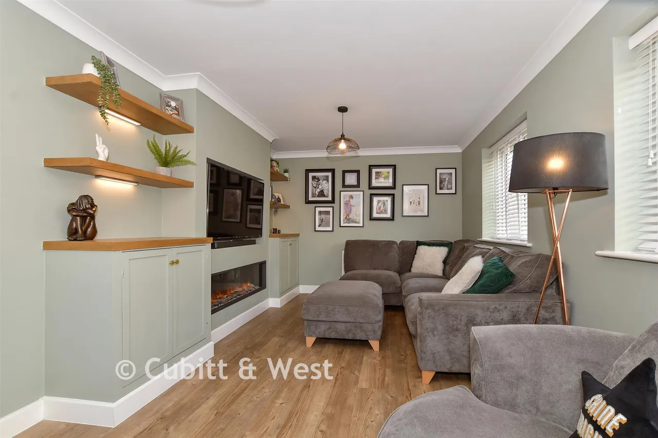 Kilnwood Close, Faygate, RH12, photo 5