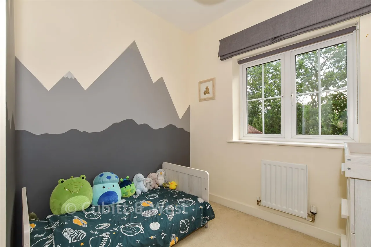 Kilnwood Close, Faygate, RH12, photo 12