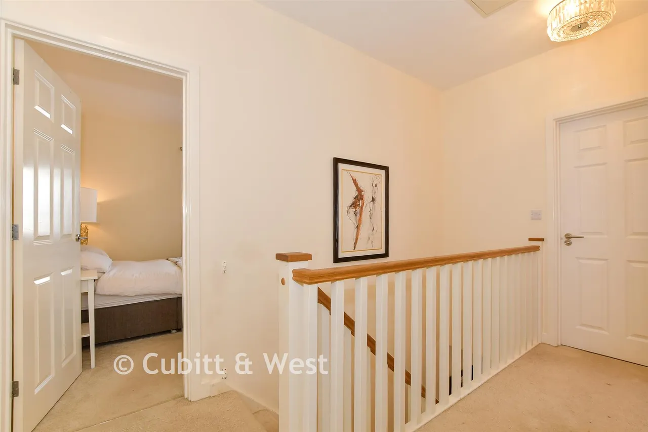 Kilnwood Close, Faygate, RH12, photo 8