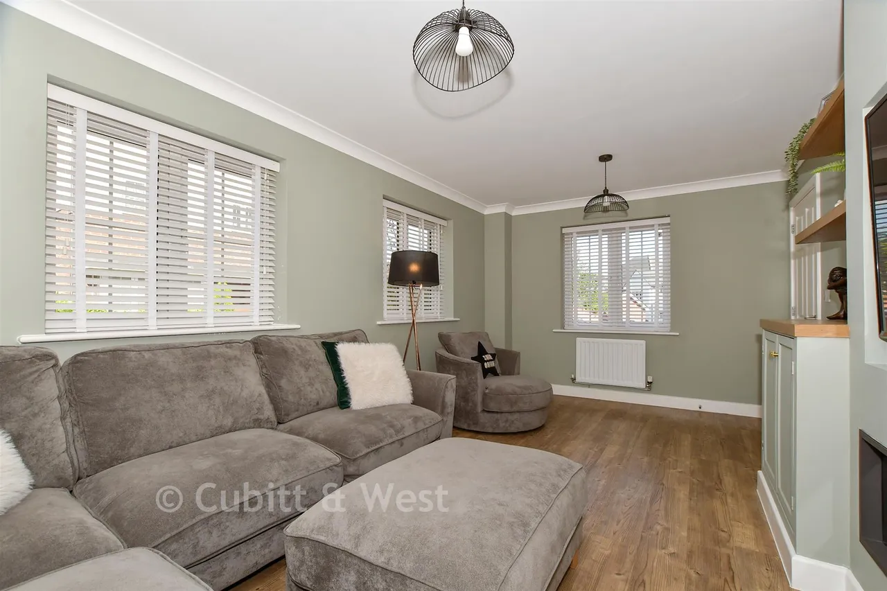 Kilnwood Close, Faygate, RH12, photo 6