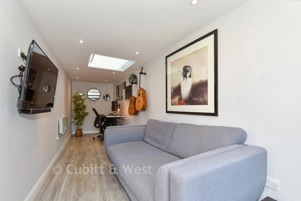 Kilnwood Close, Faygate, RH12, photo 16