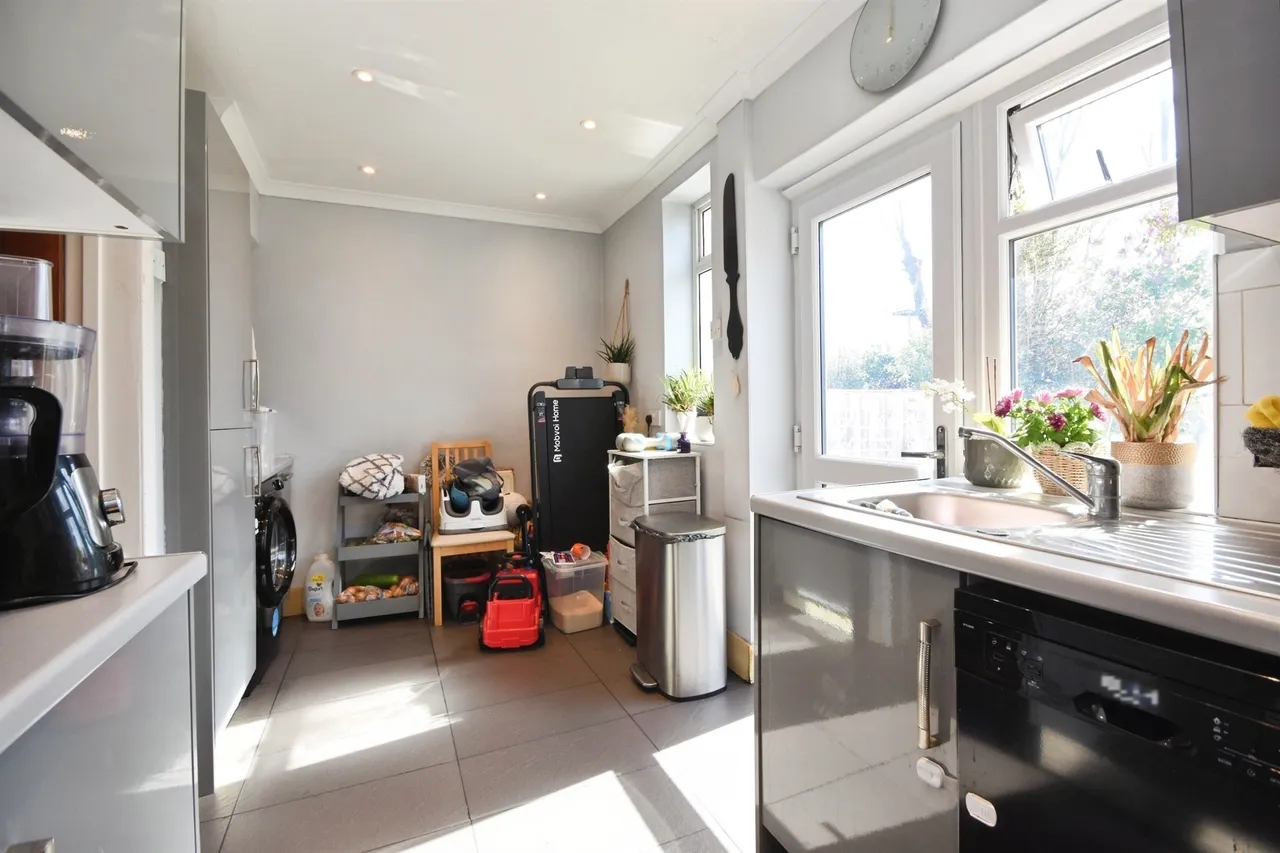 Sheringham Avenue, Romford, photo 8