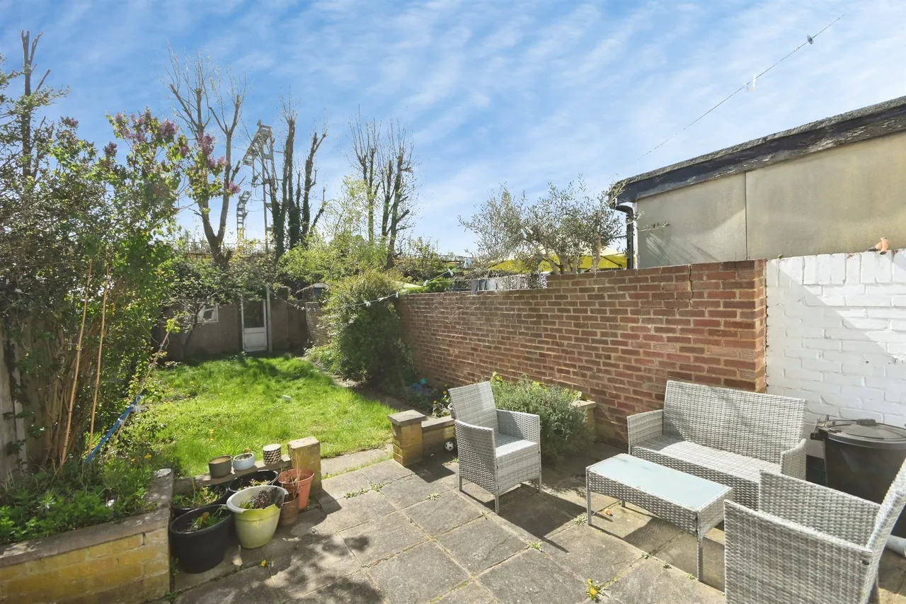Sheringham Avenue, Romford, photo 2