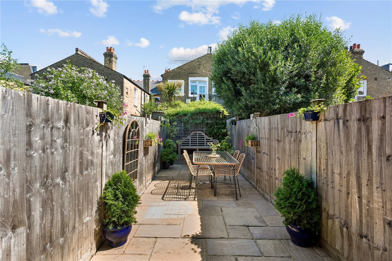 Ravenstone Street, London, SW12, photo 2