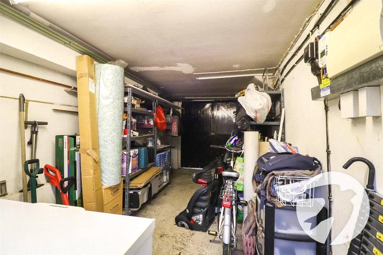 Avenue Road, Lesney Park, DA8, photo 14
