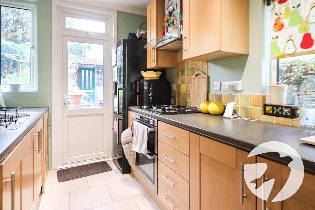 Avenue Road, Lesney Park, DA8, photo 17