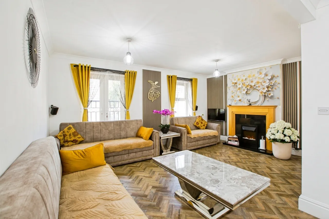 Queensway, Halifax, West Yorkshire, HX1, photo 2