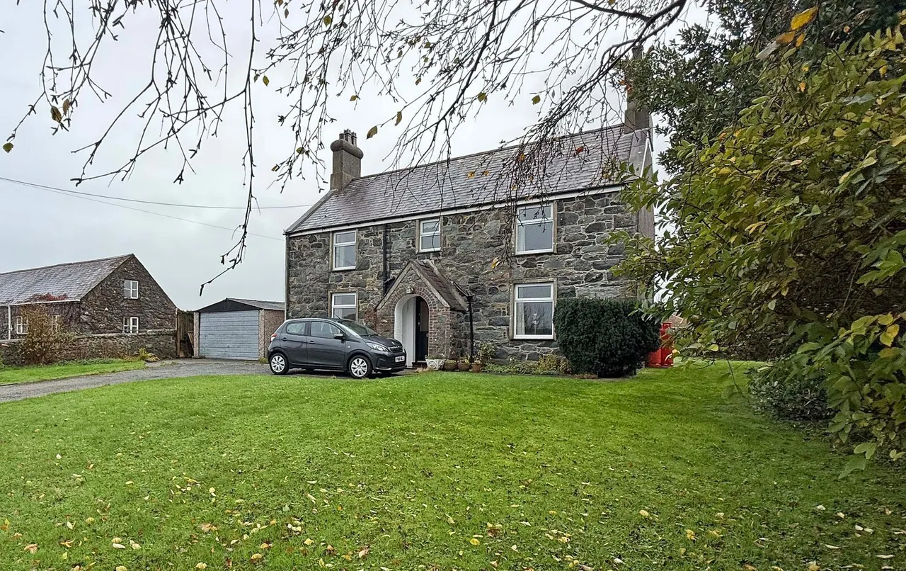 4 bed house for sale, Bontnewydd, Caernarfon, LL55