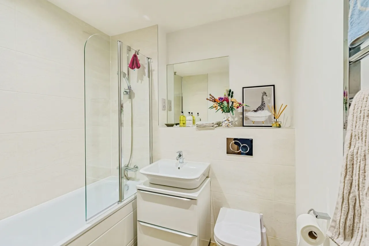 Marketfield Way, Redhill, RH1, photo 12