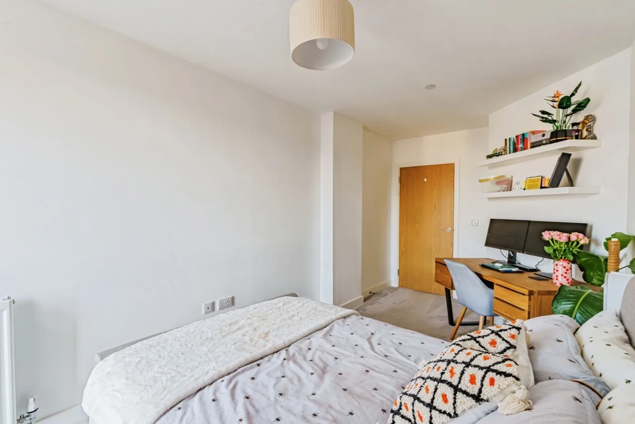 Marketfield Way, Redhill, RH1, photo 16