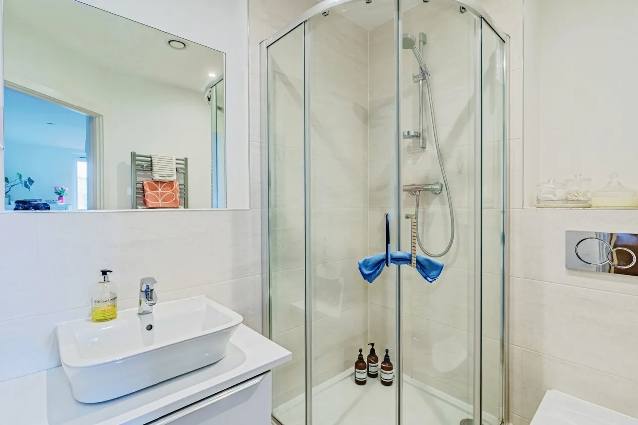 Marketfield Way, Redhill, RH1, photo 10