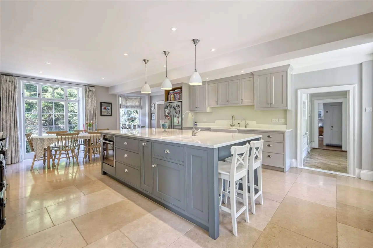 Hadleigh Road, East Bergholt, Colchester, Suffolk, CO7 6QT, photo 2