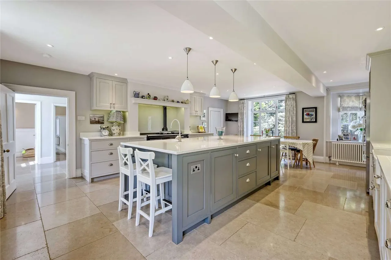 Hadleigh Road, East Bergholt, Colchester, Suffolk, CO7 6QT, photo 6