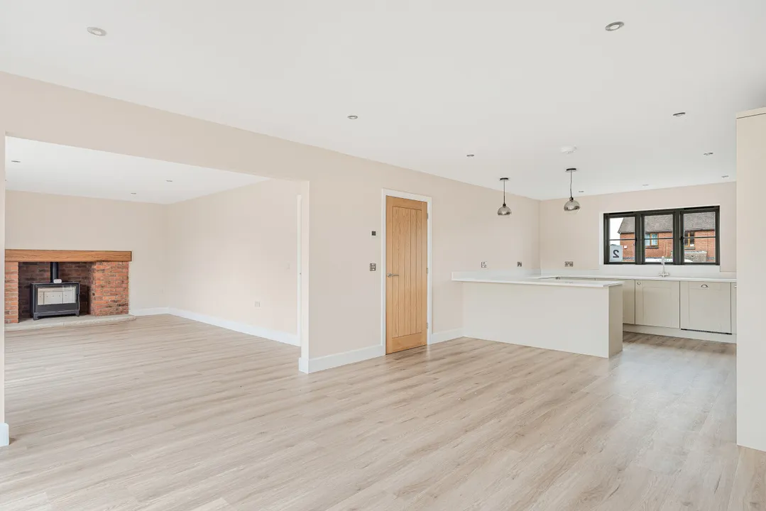 2 Maythorne Close, Leysters. NEW HOME, photo 8