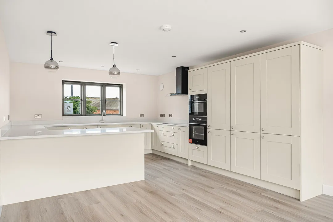 2 Maythorne Close, Leysters. NEW HOME, photo 4