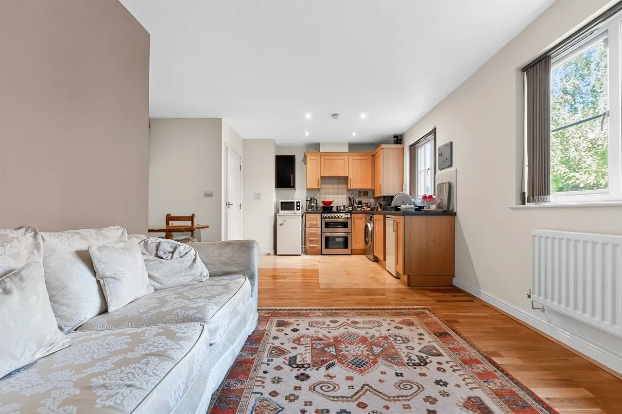 2 bed flat for sale — Blakes Road, London