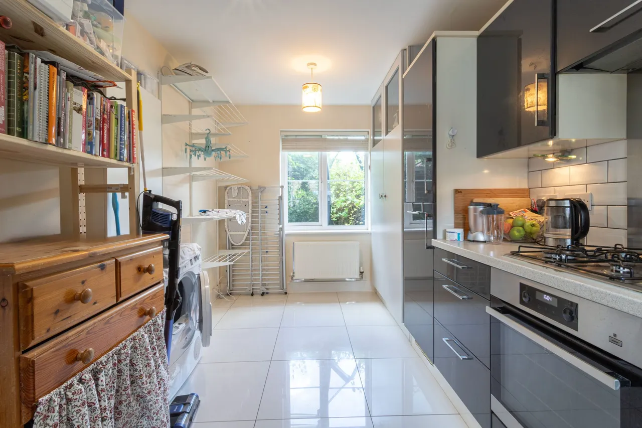 Damson Drive, Hartley Wintney, Hook, RG27 8WR, photo 3