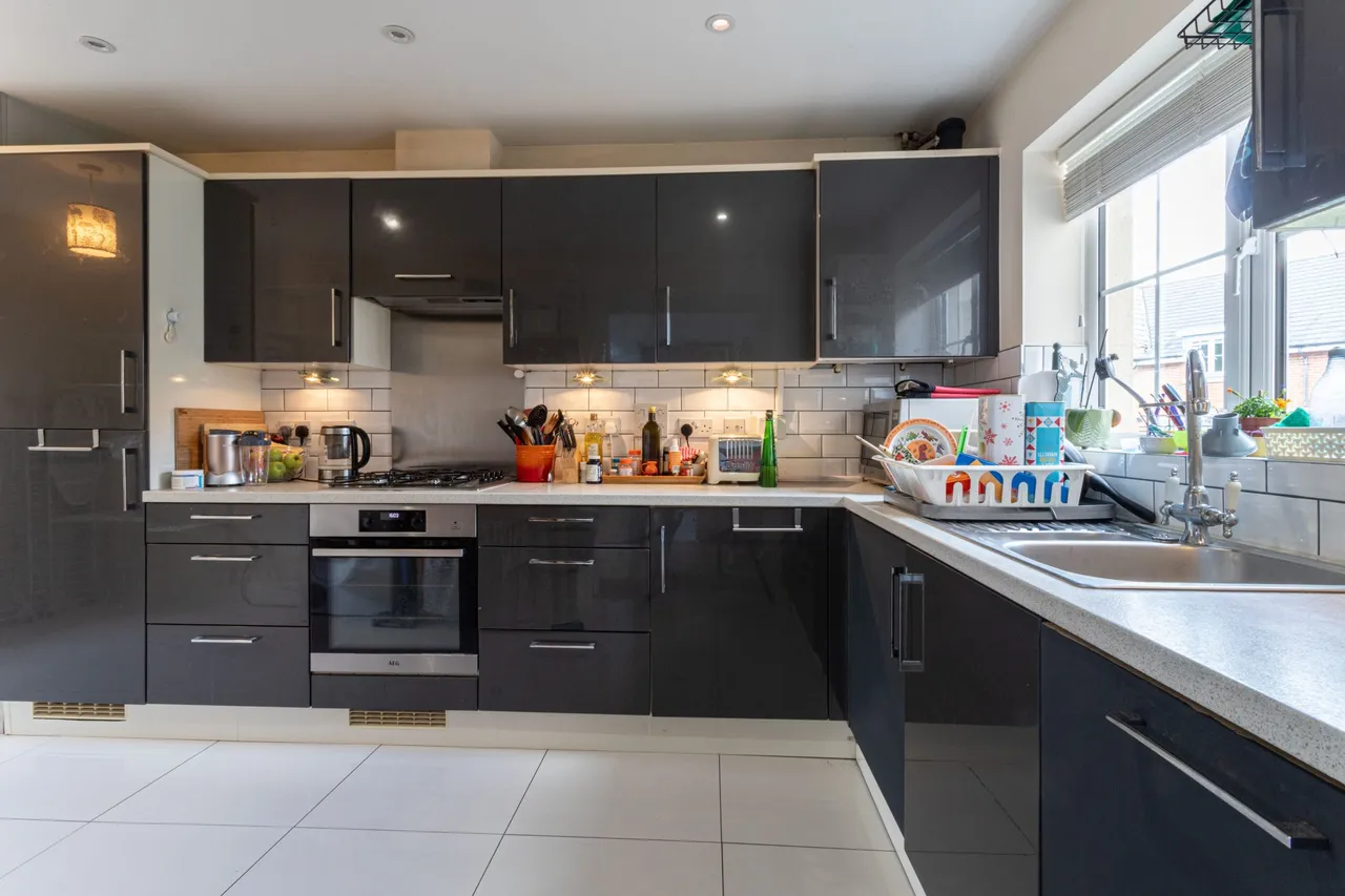 Damson Drive, Hartley Wintney, Hook, RG27 8WR, photo 2
