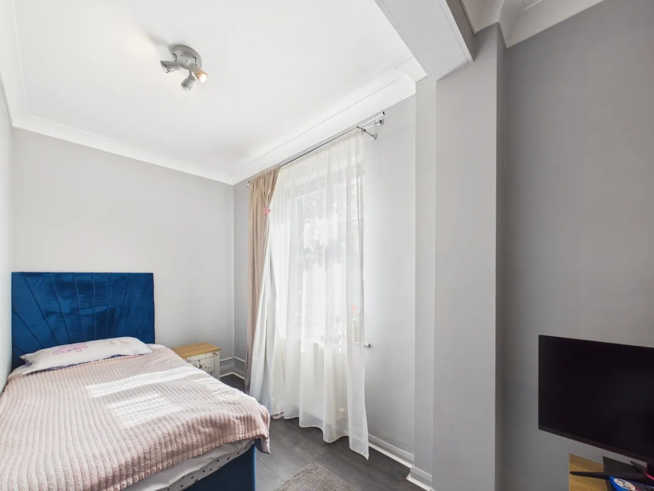 Rochester Avenue, Feltham, TW13, photo 10