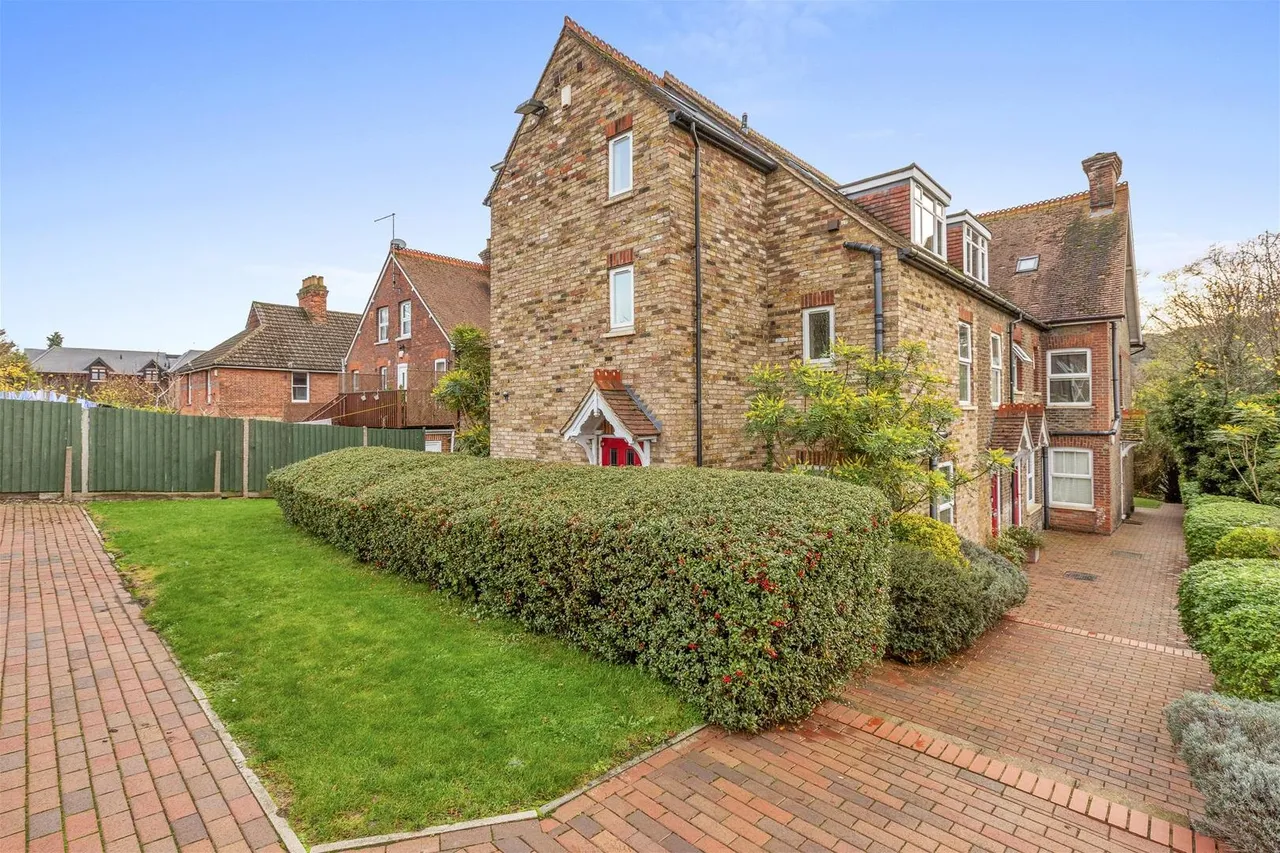 London Road, High Wycombe, HP11, photo 11
