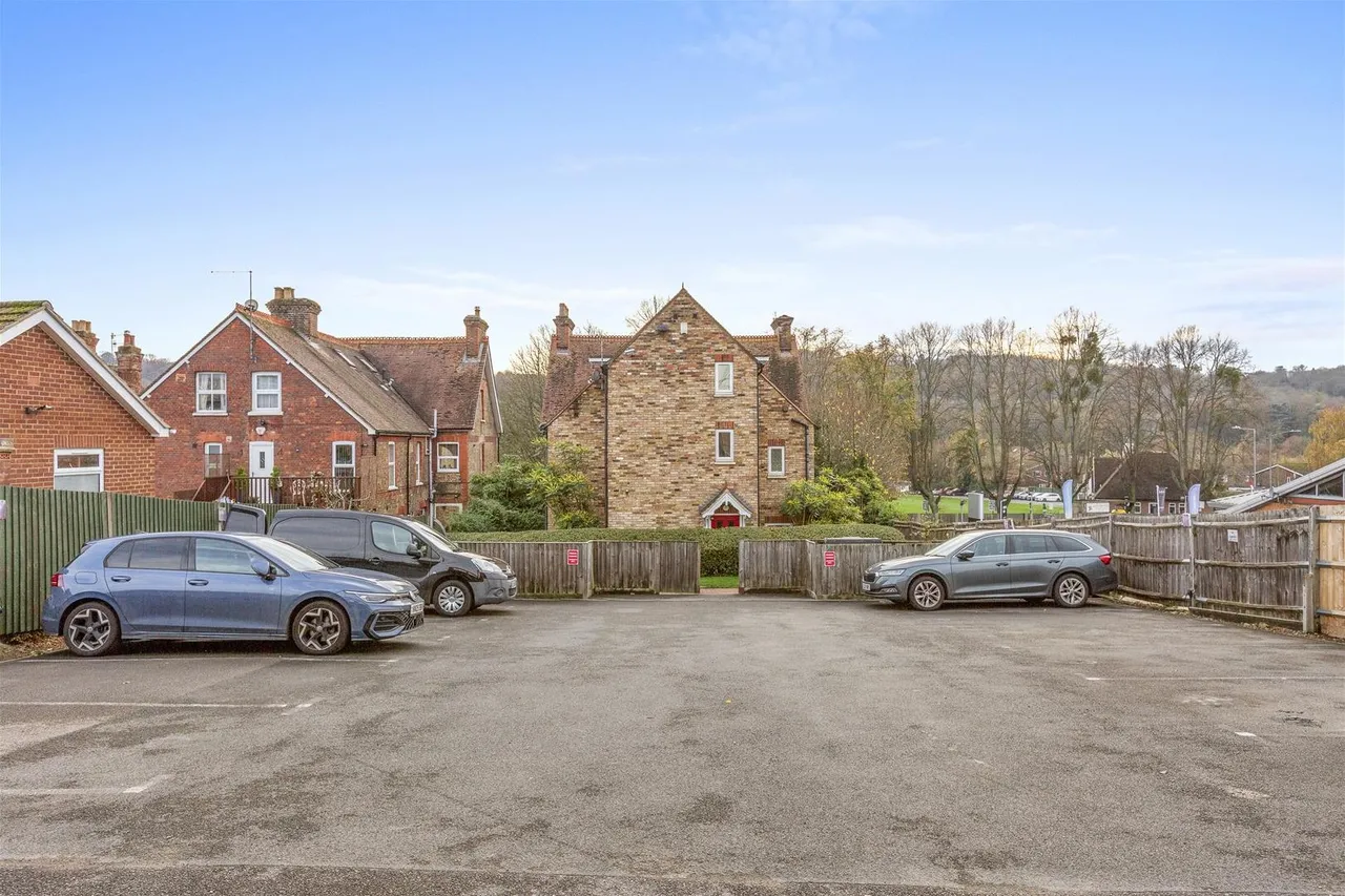 London Road, High Wycombe, HP11, photo 12