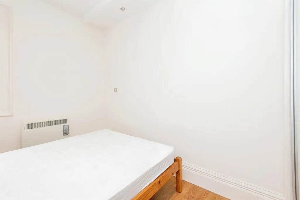 High Street, SHEFFIELD, photo 10