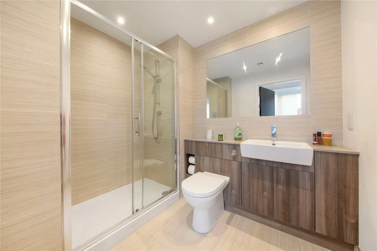 Boulevard Drive, London, NW9, photo 3