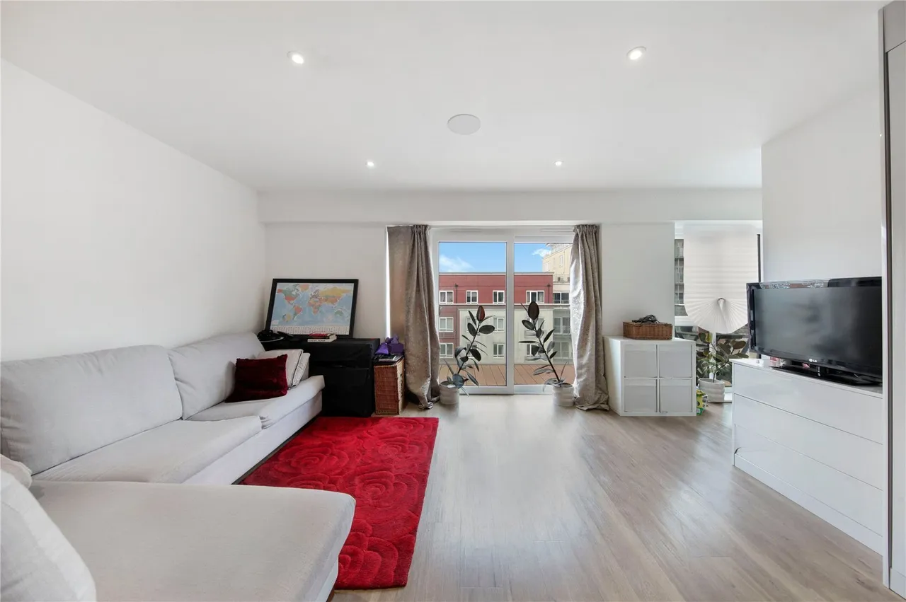 Boulevard Drive, London, NW9, photo 2