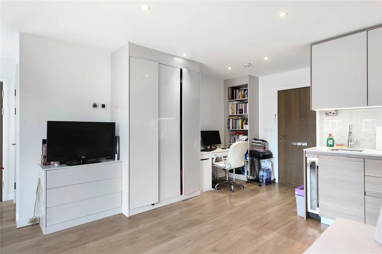 Boulevard Drive, London, NW9, photo 10