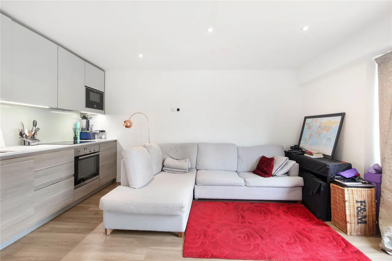 Boulevard Drive, London, NW9, photo 8