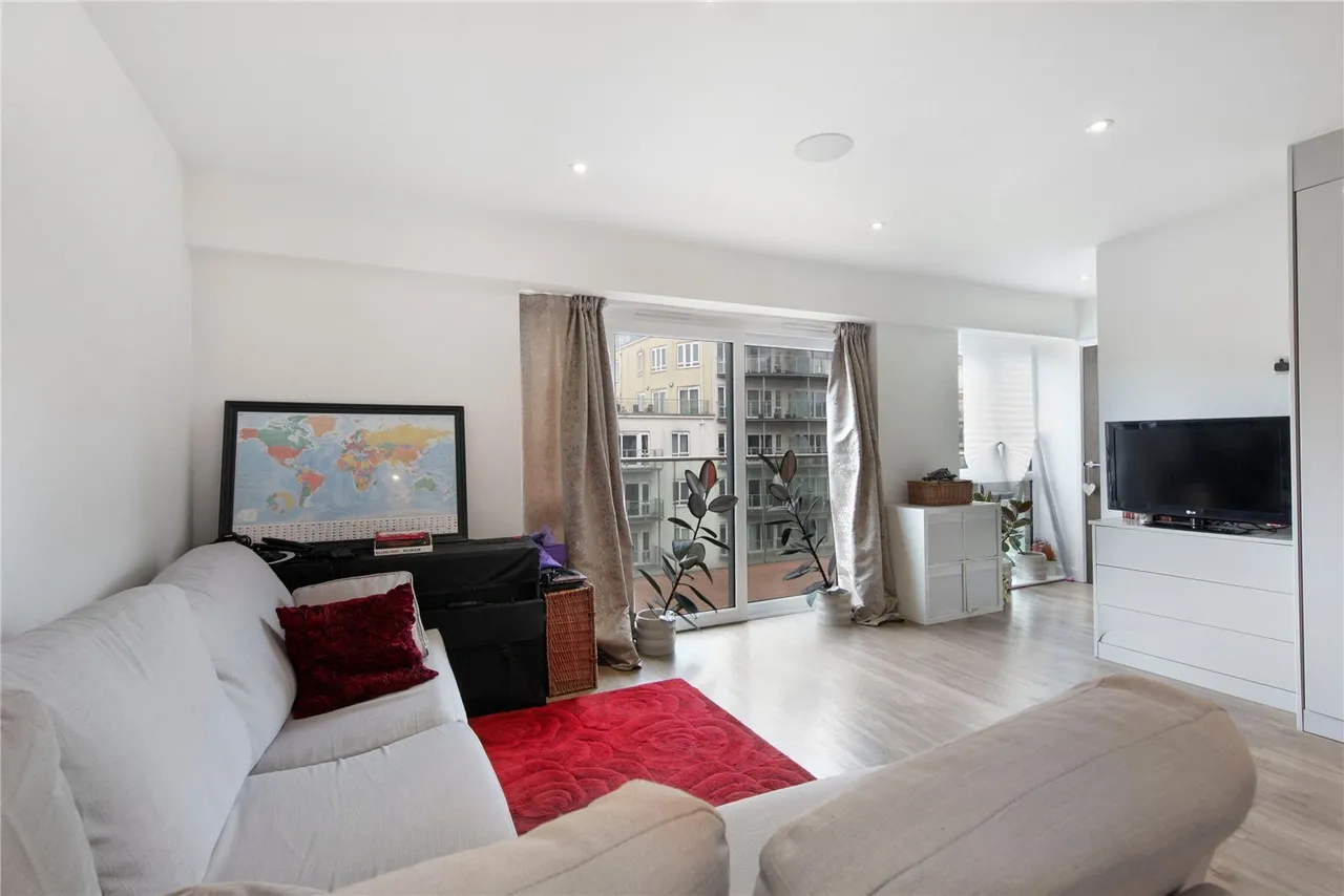 Boulevard Drive, London, NW9, photo 6
